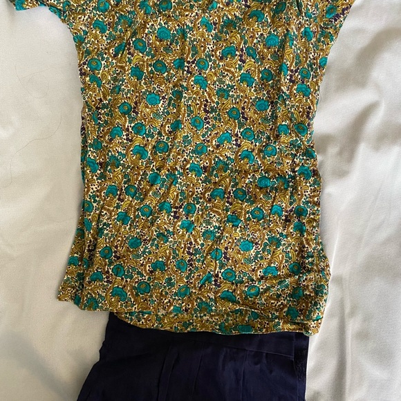 Kurtis and suits for little girls. Sizes range from 12-14 months to size 4. - Picture 11 of 11